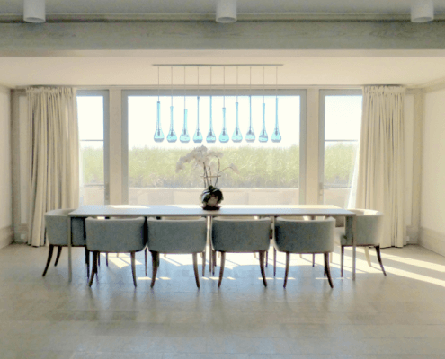 chic dining room Hampton's house ocean blue mid-century furniture | Interior Designers & Architects In The Hamptons